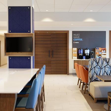 Holiday Inn Express & Suites Chicago - Matteson By Ihg Exterior foto