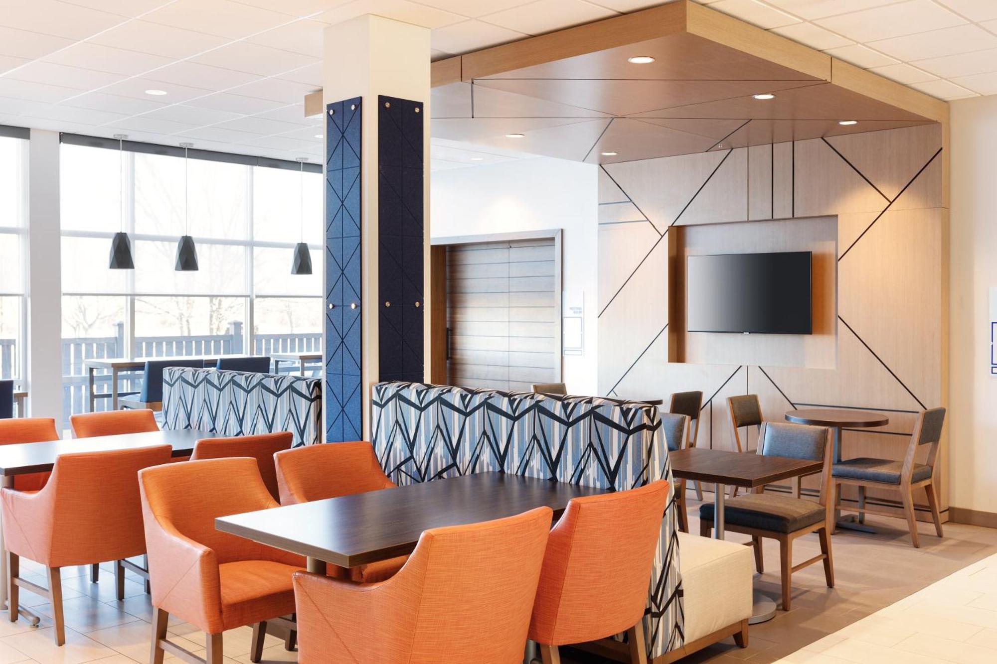 Holiday Inn Express & Suites Chicago - Matteson By Ihg Exterior foto