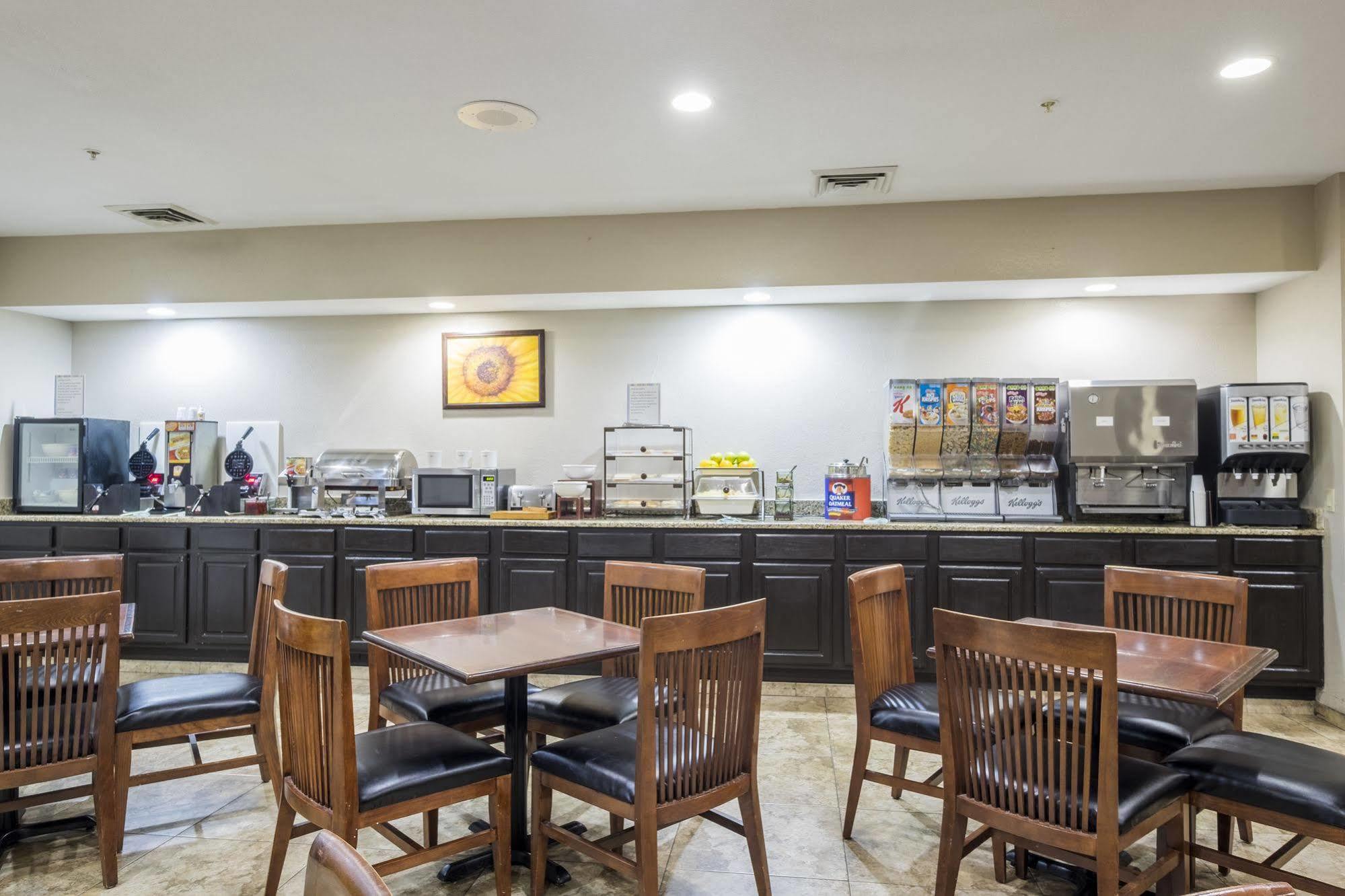 Holiday Inn Express & Suites Chicago - Matteson By Ihg Exterior foto