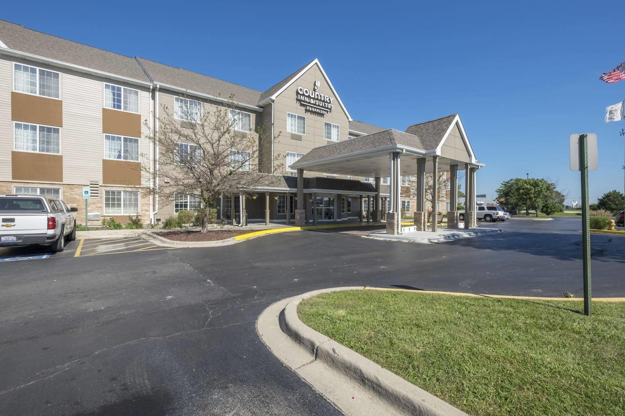 Holiday Inn Express & Suites Chicago - Matteson By Ihg Exterior foto